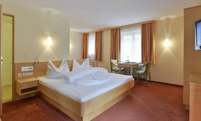 Damuels Casa | Family room with half board - Berghotel Madlener