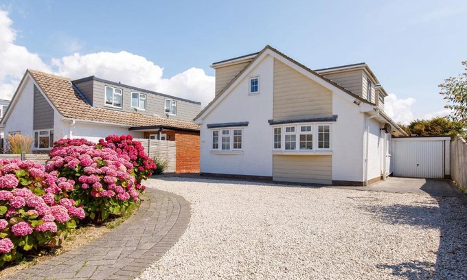 East Wittering Casa | Family Seaside Retreat - 5 minutes to Beach