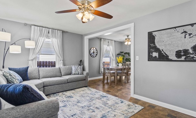 Fort Wayne Casa | Family Sized & 2 Living Rooms!!