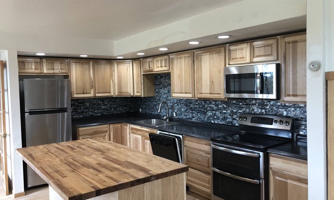 Happy Valley Casa | Family-sized Bluff House Overlooking the Beautiful Cook Inlet with Mountain View