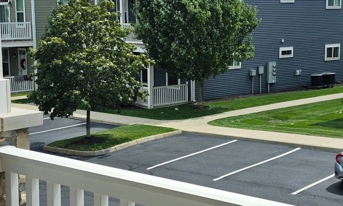 Delaware Condominio | Family sized condo with bonus room and deck. Pet & Russian friendly.