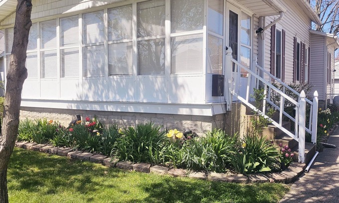 Port Clinton Casa | Family sized home 3 Minutes to the Jet Express and 30 minutes from Cedar Point!