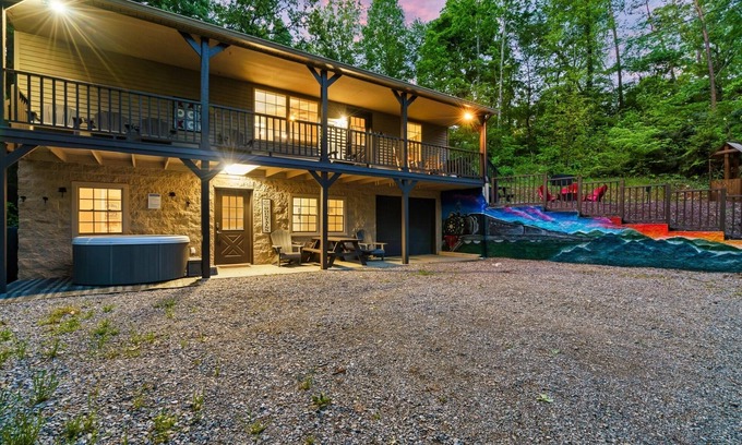 Sevierville Cabaña | Family Trip? 5 min from Dollywood Harvest Festival