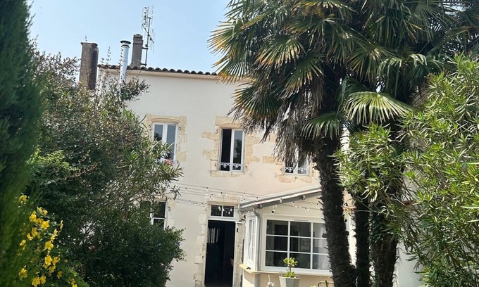 Marennes Casa | Family villa near the ocean, sleeps 10, pets welcome!