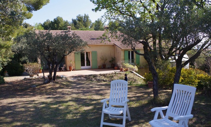 Caumont-sur-Durance Villa | Family villa in Provence with swimming pool