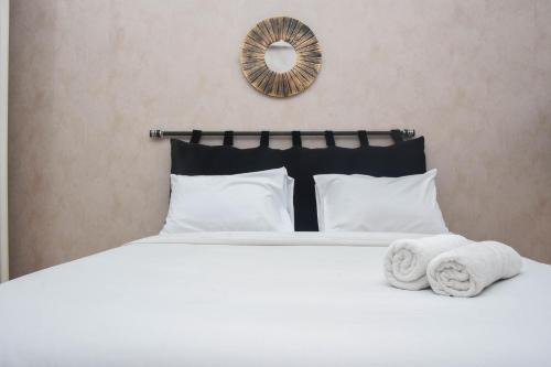Depok Apartamento | Fancy and Nice Studio at Cinere Resort Apartment By Travelio