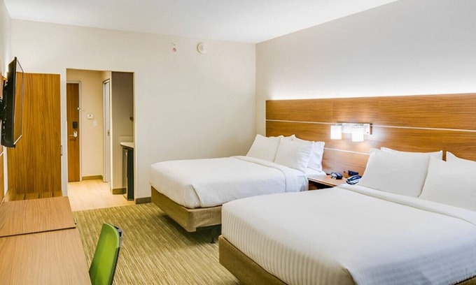 Russellville Casa | Fancy Suite w/ Superior Comfort! Free WiFi,Pool