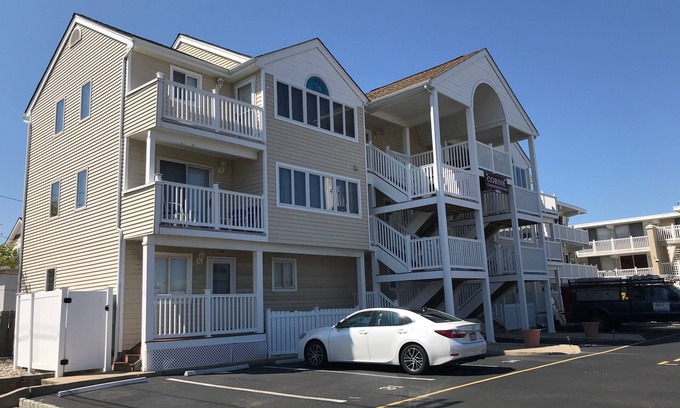 Seaside Heights Condominio | Fantastic 2-bedroom condo 1 block from the beach