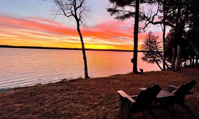 Sinclair Casa | Fantastic 4-bedroom Lake House on Cross Lake