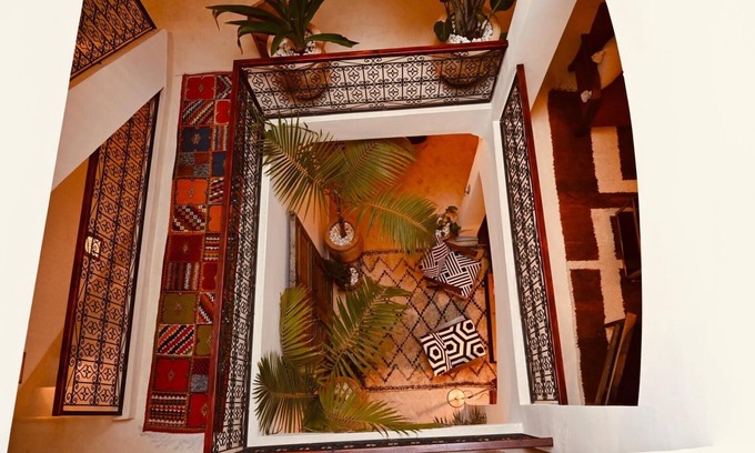 Menara Casa | Fantastic 5-bedroom RIAD with AC in MarrakechnPool and terrasse to relax.