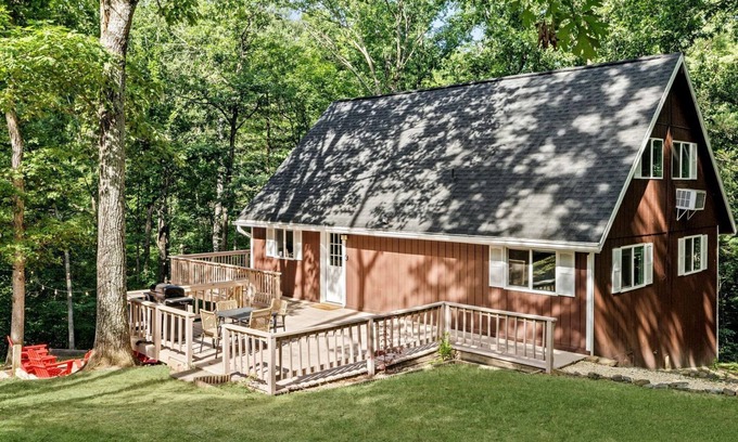 Ridgeway Cabina | Fantastic Cabin with Barbecue and Hot-tub in Gerrardstown, West Virginia