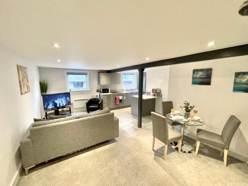 Bishop's Stortford Apartamento | Fantastic convenient 2 Bedroom 2 bathroom Perfect for Stansted Airport, 3 minute walk to Bishops Stortford Train Station!