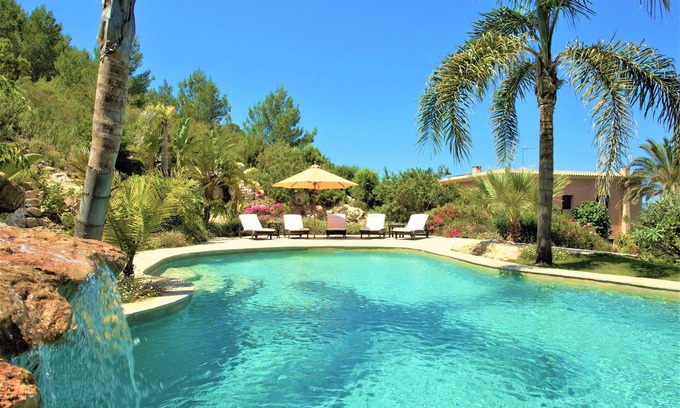 Santa Eulalia del Río Villa | Fantástica villa de lujo con casa de huéspedes, Wi-Fi, piscina, jardín e increíbles vistas al mar;