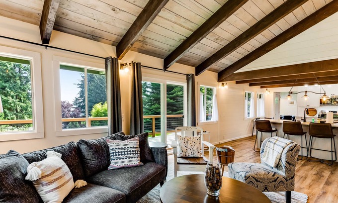 Olga Casa | Fantastic retreat near the water w/ expansive deck & stylish interior - dogs OK