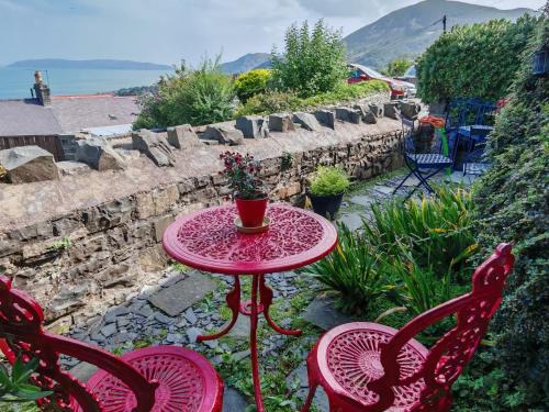 Penmaenmawr Casa | Fantastic sea views at Century's old Alma's Cottage - Sleeps up to 8 guests