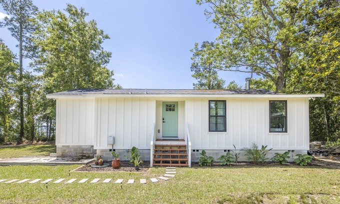 Lillian Casa | FANTASTIC SPECIALS!BOOK NOW AND SAVE*Newly remodeled private bay front house.