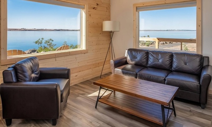 Boardman Hotel | Fantastic Stay on Columbia River! Spacious Cabin w/ Free Parking, Breakfast