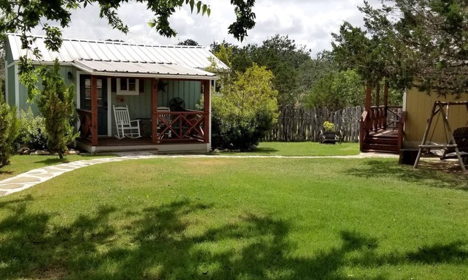 Dripping Springs Cabina | Fantastic Texas Hill Country Cabin for Weekend Getaways in Texas