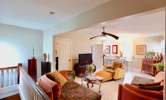 Mosby Casa | Casa de arte vibrante fantástica Cama King / Wifi / Sistema de sonido Smart TV / Bicicleta