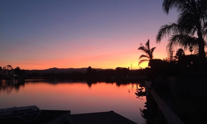 East San Mateo Casa | Fantastic waterfront 3/2 home