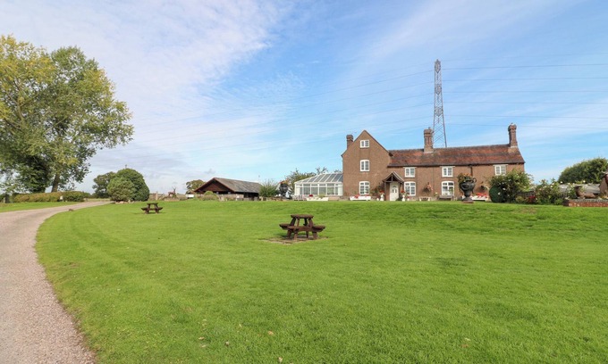 Little Haywood Casa | FAR COLEY FARM AND KILNHURST LOG CABIN, pet friendly in Great Haywood