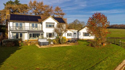 East Haddon Casa | Far Heath House with Hot Tub