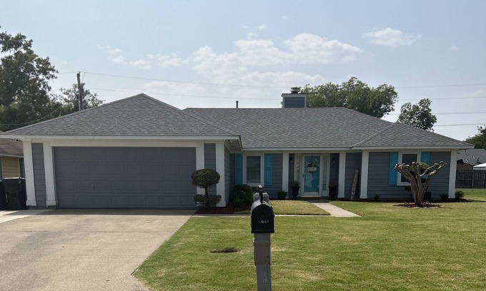 Greenville Casa | Farmhouse Decorated Southern Style home, Centrally located in quiet neighborhood