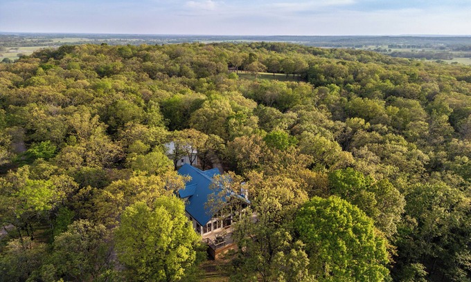 Bixby Otro | Farmhouse on 160 Acres. Stocked Ponds, Firepits. Just 30 minutes from Tulsa!