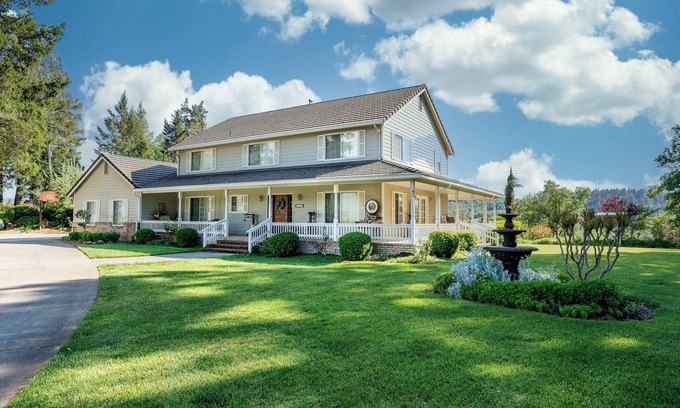 Redwood Valley Casa | Ridgeview Farmhouse en viñedo