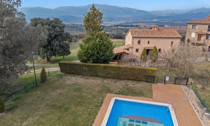 Sagas Otro | Masía 'Vilanova' con vistas a la montaña, piscina privada y Wi-Fi