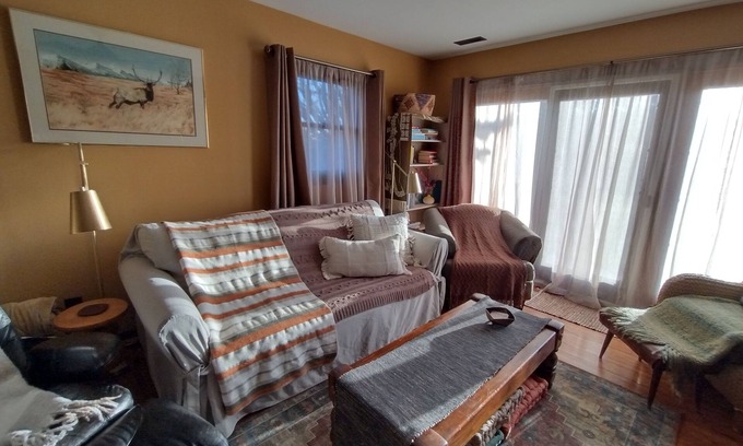 Alden Casa | Farmhouse w/hottub room close to slopes & shores!