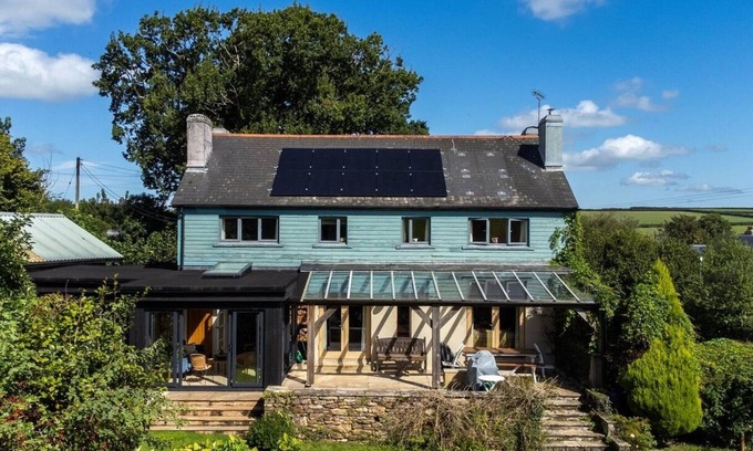 Totnes Casa | Farmhouse with Garden & Countryside Views