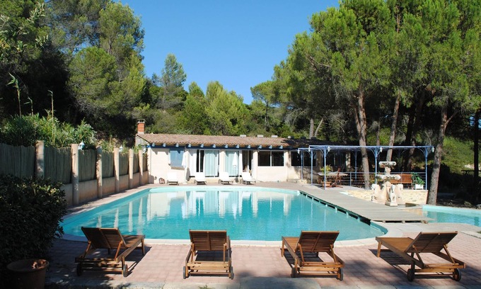 Clarensac Otro | Casa rural con piscina, cerca de Nimes, para 10 personas, reunión familiar ideal.