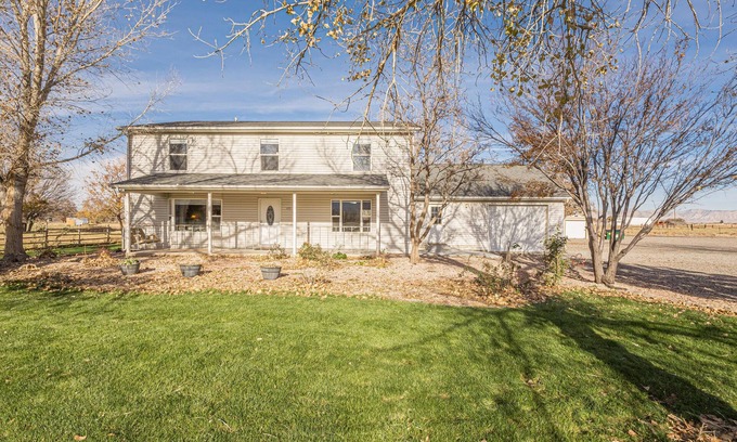 Fruita Casa | Farmstead Escape: Country Luxury Home Near Monument Trails