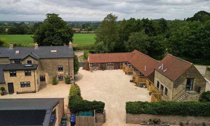 Garsdon Cabaña | Farmyard Cottage - Luxury Cottages