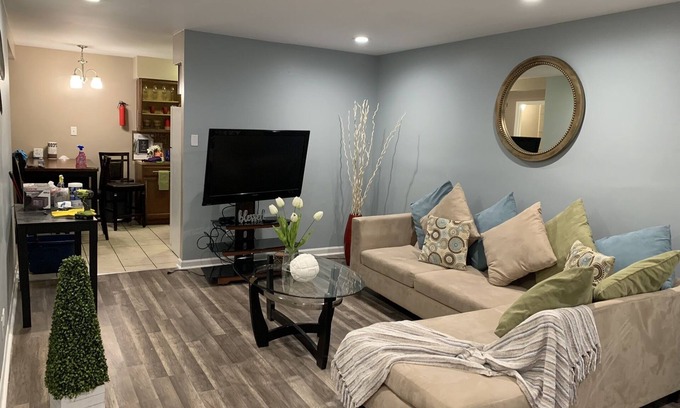 Calumet City Condominio | Fast internet 2 Bedroom condo with heated floors