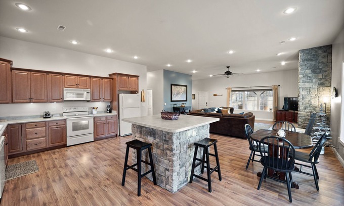 Nancy Casa | Fawn Run on Lake Cumberland