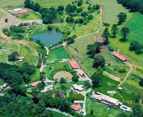 Pedra Bela Casa | Fazenda com 3 espaços independentes - 10 suítes com PISCINA, 4 suítes com JACUZZI ou Chalé romântico com JACUZZI - Wi-Fi 400MB Lagos e Cavalos