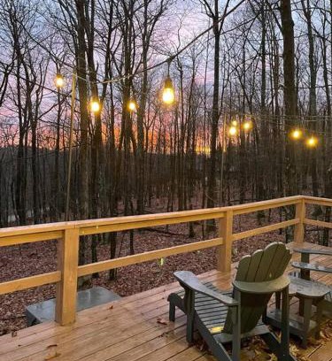 Swanton Casa | Federal Workers Save Cozy Log Cabin Near Lake