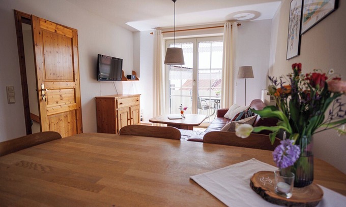 Gunzenhausen Apartamento | Acogedora casa residencial con wifi gratuito, habitaciones amplias y muchas posibilidades para sus hijos.