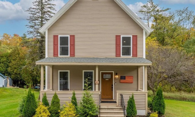 Proctor Casa | Feel the real VT! Fall foliage, hikes, foodie’s delight!