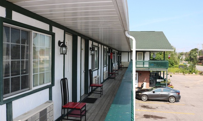 Fenelon Falls Hotel | Fenelon Inn