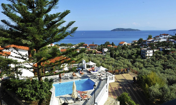 Skiathos Town Hotel | Fengeros Village