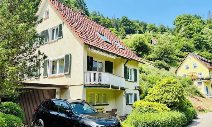 Schoenmuenzach Casa | Ferienhaus Oesterle - Idyllic Black Forest house by a stream with terrace & balcony