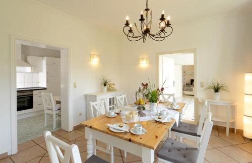 Tarnewitz Villa | Ferienhaus für 8 Personen mit Kamin & Terrasse