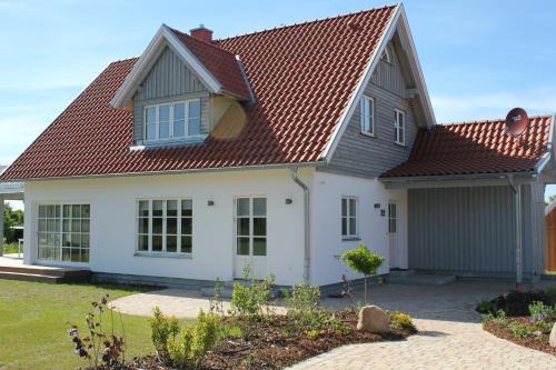 Rosenhagen Casa | Ferienhaus " Strand 22 " an der Ostsee, Sauna, Dachterrasse, free W-LAN by SEASIDE