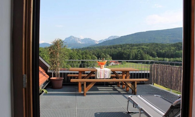 Teisendorf Apartamento | Ferienvilla Dachgeschoß mit Sonnenterrasse, 94qm