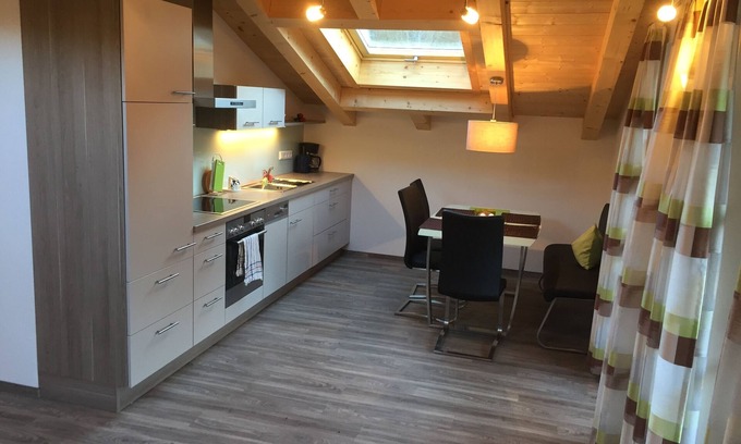 Schoenau am Koenigssee Apartamento | Apartamento Restenlehen para 2-5 pers., 2 bebidas. Dormitorio con balcón