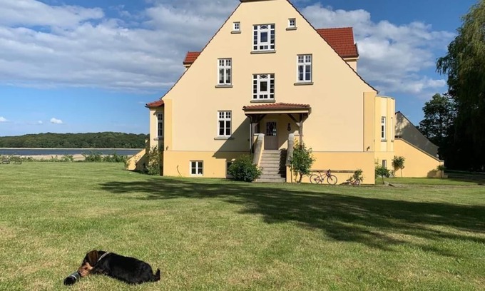 Grubnow Apartamento | Ferienwohnung 1 direkt am Wasser im Gut Grubnow Rügen