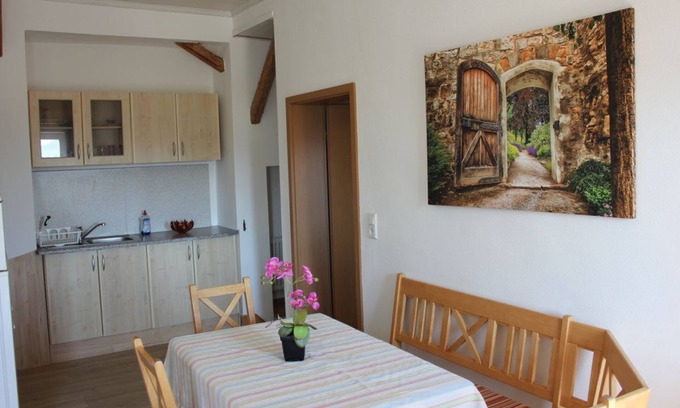 Teisendorf Apartamento | Apartamento DG, 60m², 2 habitaciones separadas para 2-5 personas, ducha / WC + baño, balcón este